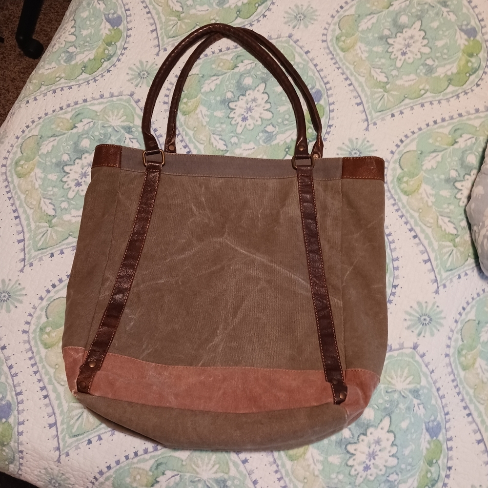 Large Handbag - Picture 2 of 14